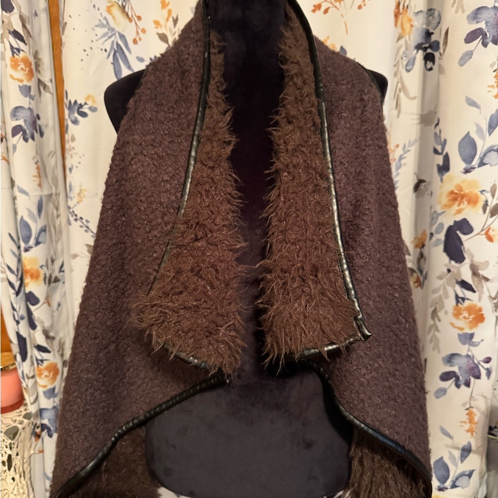 Love Tree Textured Brown Shawl Size Small